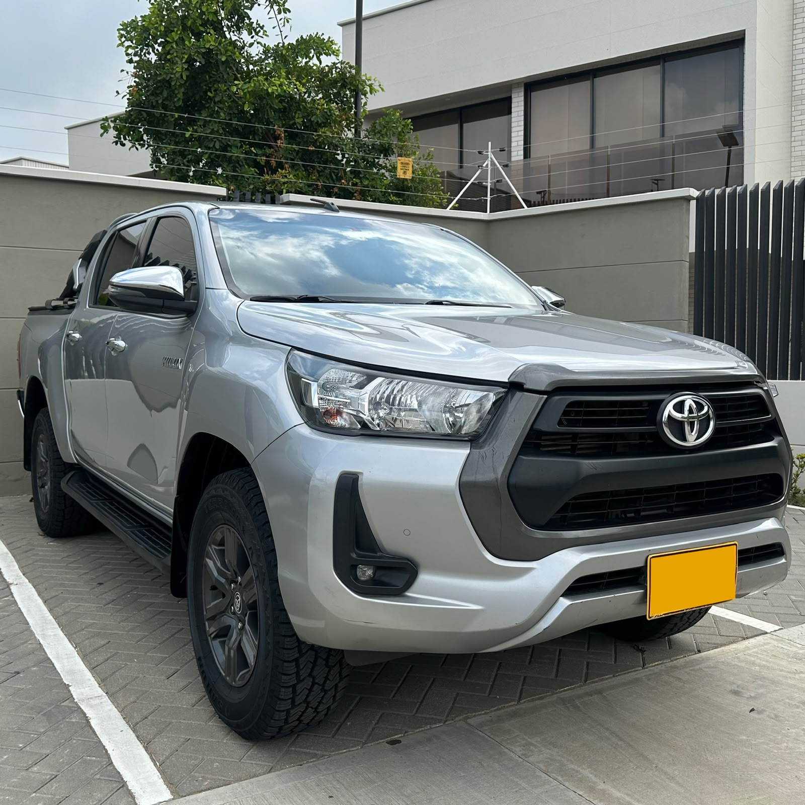 Toyota Hilux 2.4 2021 — camioneta premium disponible
