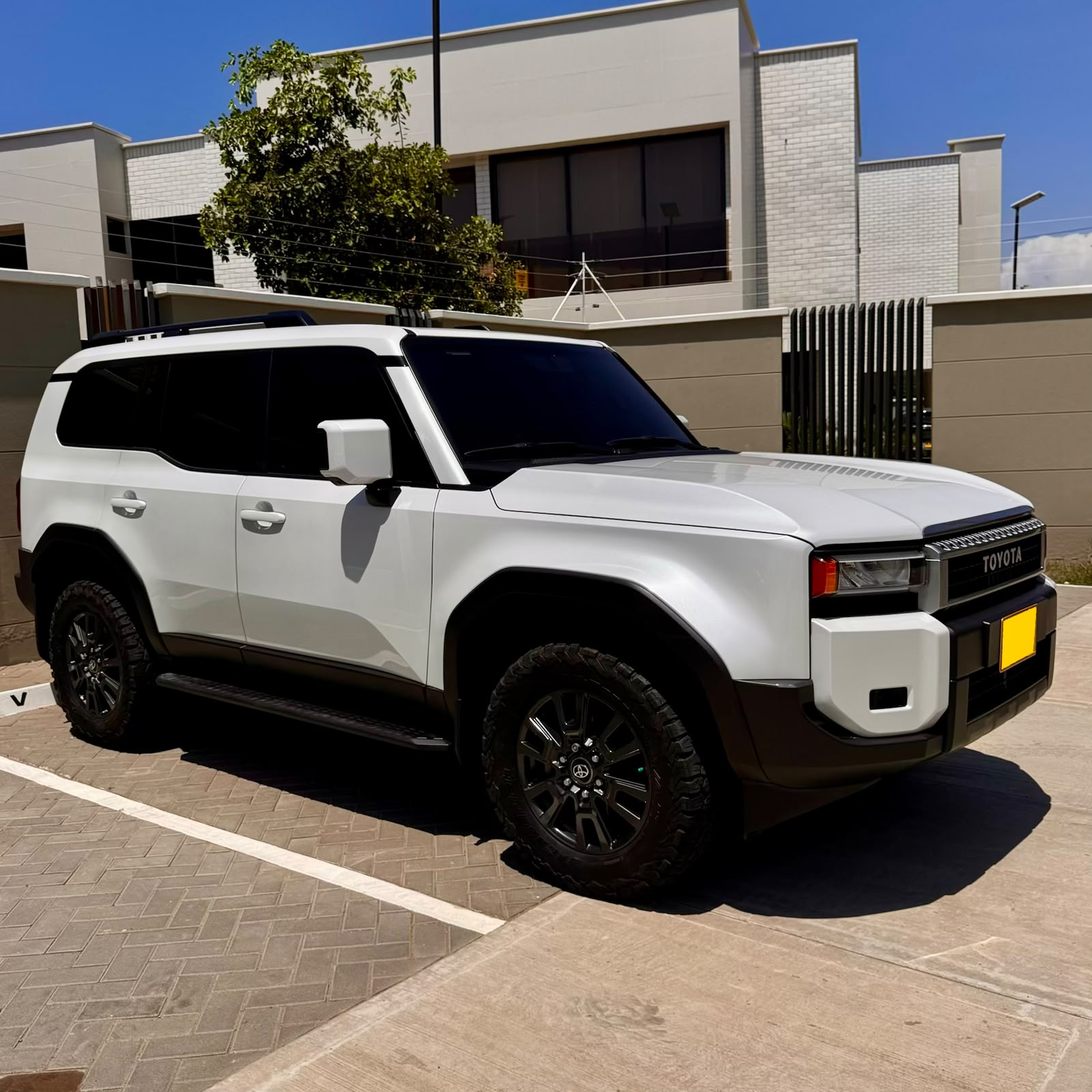 Toyota Prado TXL 2025 — camioneta premium disponible